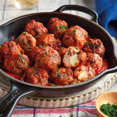 albóndigas de cerdo con queso de cabra y cebolla caramelizada