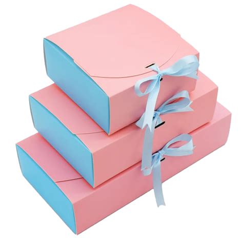 Ilustraciones de los diferentes estilos de cajas para tortas: con ventana, con asas, de dos piezas.