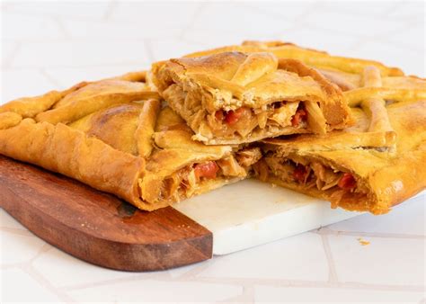 Relleno de pollo y verduras para empanada gallega