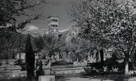 Foto de la esquina de Irarrázaval y José Pedro Alessandri con el antiguo local de Pizza Hut