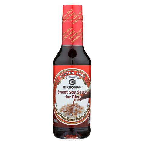 Salsa de soja dulce casera en un cuenco con palillos