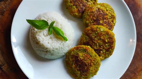Hamburguesas de arvejas veganas listas para cocinar o congelar