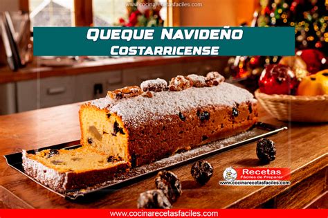 Ingredientes para queque navideño sobre una tabla de madera