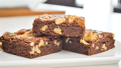 Brownies de chocolate con nueces listos para servir