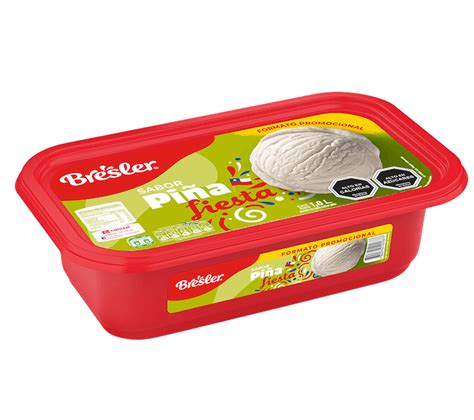 Foto de una Helado de Piña Cassata Bresler recién servida, mostrando su textura cremosa y color uniforme