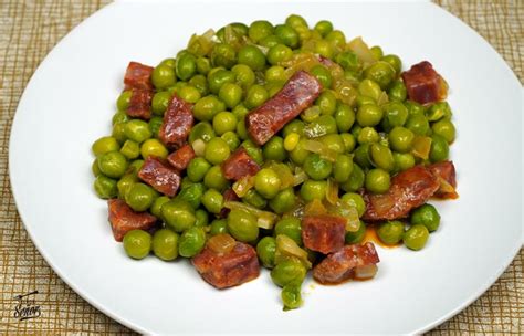 Plato de guisantes salteados con menta y un toque de limón