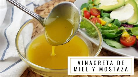 Vinagreta de mostaza dulce servida en una ensalada de canónigos con pollo