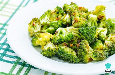 Diferentes preparaciones de brócoli cocido: al vapor, salteado, asado