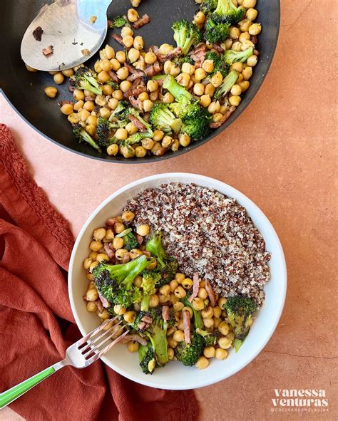 Plato de pasta con brócoli, garbanzos y ricotta