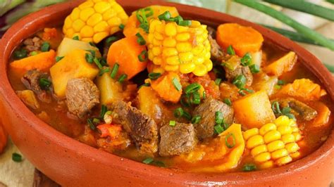 Esquema de la preparación de una carbonada tradicional: pasos desde el encendido del fogón hasta la cocción del guiso espeso