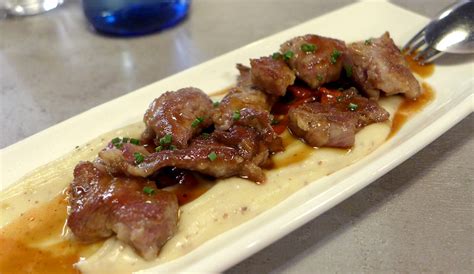 Pinchitos de secreto ibérico glaseados con caramelo