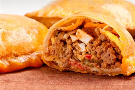 Empanadillas de carne fritas y al horno