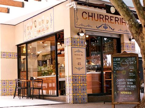 Fachada colorida de Soy Churro en calle Nueva de Lyon, Providencia
