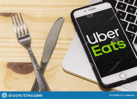 Captura de pantalla de la aplicación Uber Eats mostrando cómo buscar 