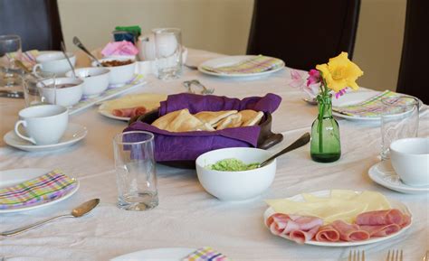 Ilustración de una mesa con 