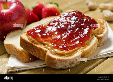 Sándwich clásico de mantequilla de maní y mermelada