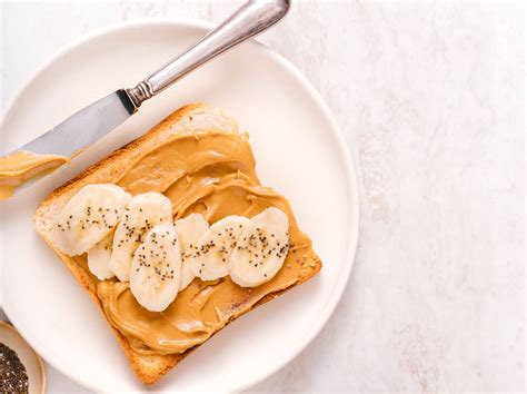 Sándwich de crema de cacao, cacahuete y plátano tostado