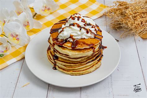 Ejemplos de tortitas de maíz con diferentes toppings (dulces y salados)