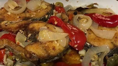 Foto principal del plato de sierra en escabeche ya preparado y emplatado