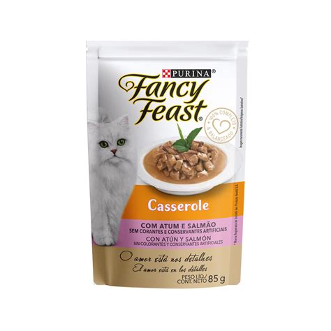 Plato de comida húmeda Fancy Feast Petit Filetes Atún para gatos, destacando las tiras de atún y la salsa