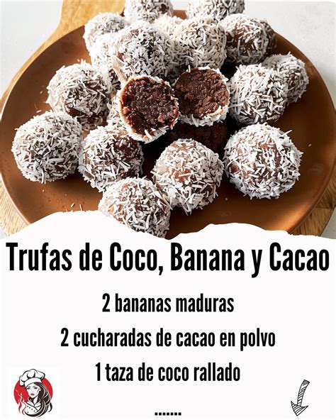 Foto de manos formando trufas y rebozándolas en coco rallado.