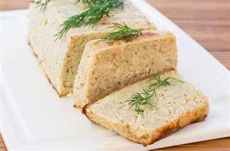 variedad de ingredientes frescos para budín de merluza