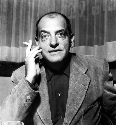 Estatua de Luis Buñuel