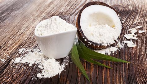 Harina de coco en un recipiente