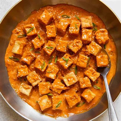 Tofu caribeño empanizado con coco