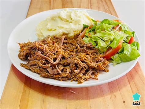 Plato de carne mechada chilena con puré picante