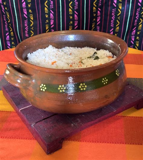 Cazuela de barro con arroz y cordero