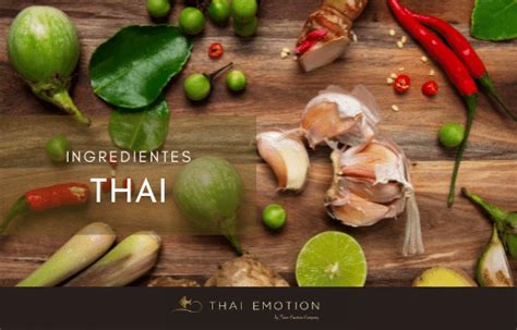 Variedad de chiles, albahaca y leche de coco, ingredientes esenciales de la cocina tailandesa