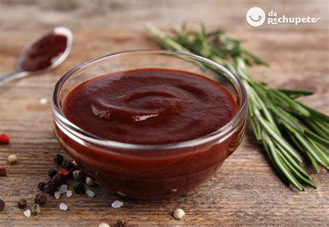 Esquema de los ingredientes necesarios para elaborar una salsa barbacoa artesanal.
