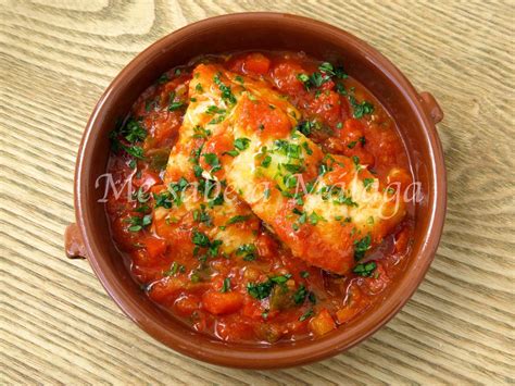 Foto de bacalao al pilpil tradicional en cazuela de barro