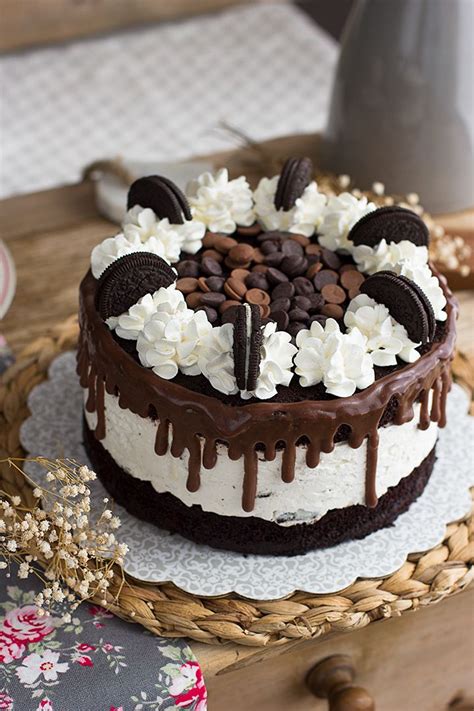 Decoración de Tarta de Oreo y Chocolate con ganache y galletas Oreo