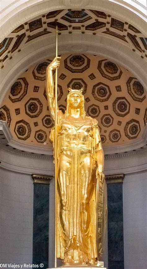 Estatua de bronce de Helen Keller en el Capitolio de Washington D.C., representando el momento del descubrimiento de la palabra 