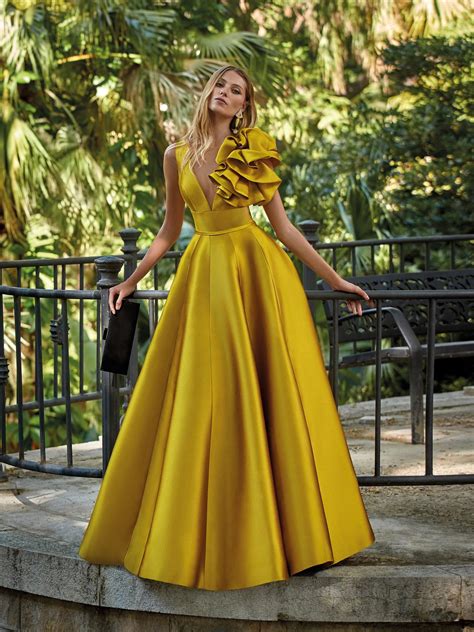 Ana Francisca en su transformación, con vestidos elegantes y una actitud decidida