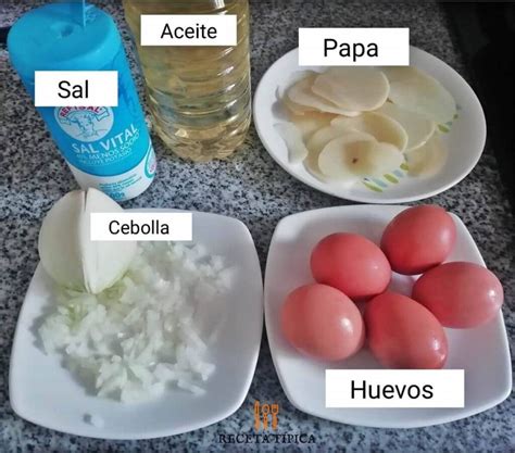 Ingredientes básicos para tortilla española: papas, huevos, cebolla, aceite