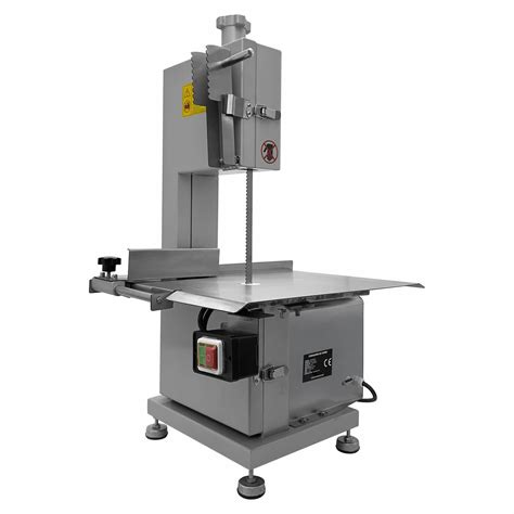 Máquina cortadora de carne industrial en acción, produciendo finas láminas.