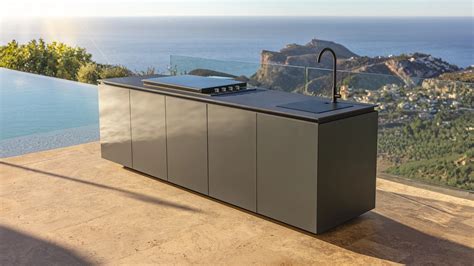 Muestra de diferentes materiales resistentes para cocinas de exterior