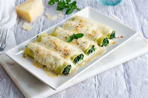 Foto de canelones de espinacas en un plato