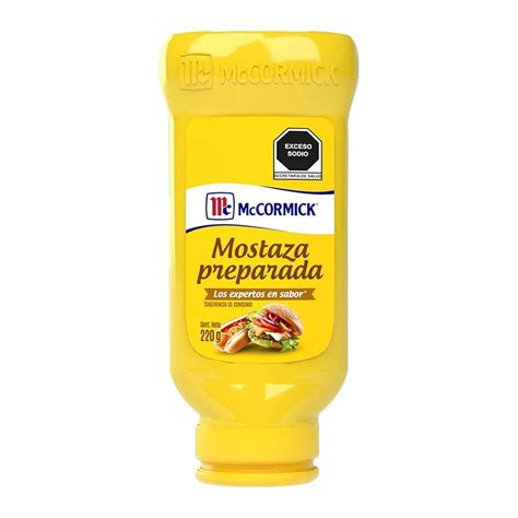 Salsa de mostaza recién preparada en un cuenco