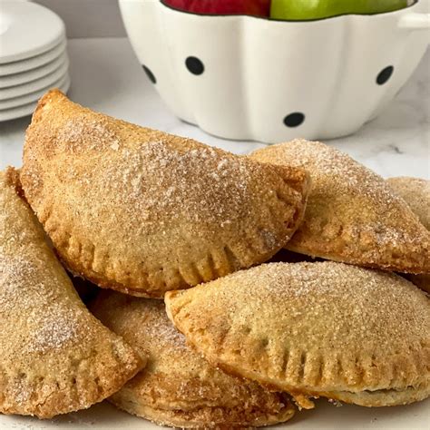 Empanadas mexicanas de manzana con glaseado de azúcar y canela