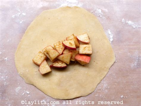 Varias formas de sellar empanadas de manzana