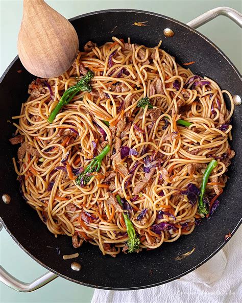 Fideos salteados con ternera y verduras