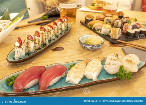 platos de sushi variados y atractivos