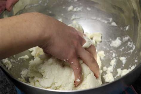 Masa de arepa en un bol