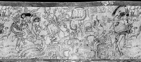 Vasija K4013 en la que se aprecia al Bebé Semilla (derecha) siendo arrojado