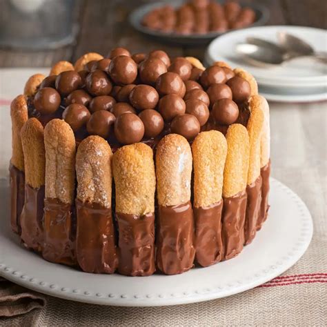 Carlota de chocolate clásica, bizcochos de soletilla, chocolate negro