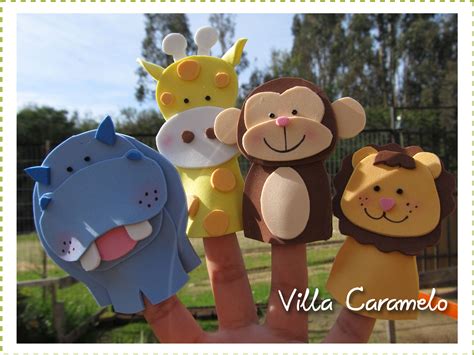 Colección de títeres de animales de goma EVA en palos de helado